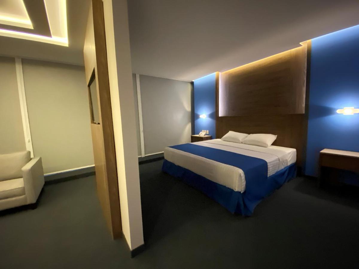 Wyndham Puebla Angelopolis Hotel Exterior photo