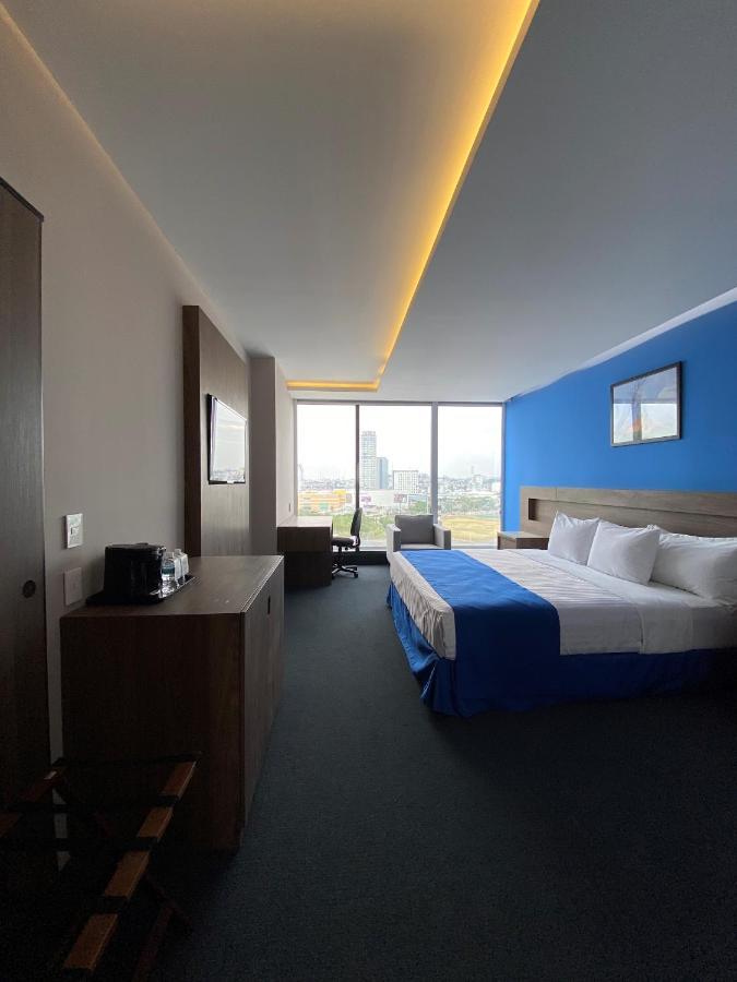Wyndham Puebla Angelopolis Hotel Exterior photo