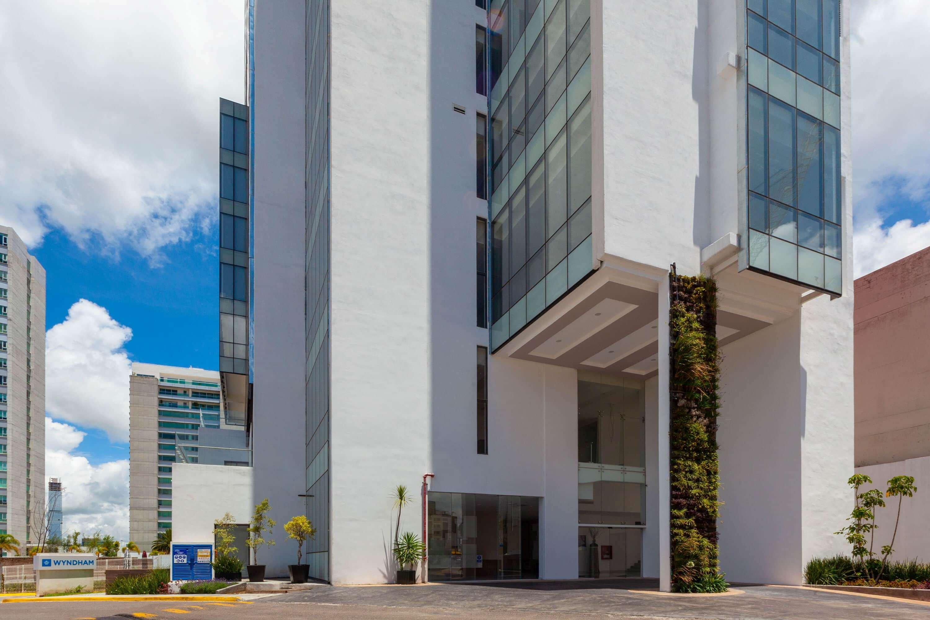 Wyndham Puebla Angelopolis Hotel Exterior photo